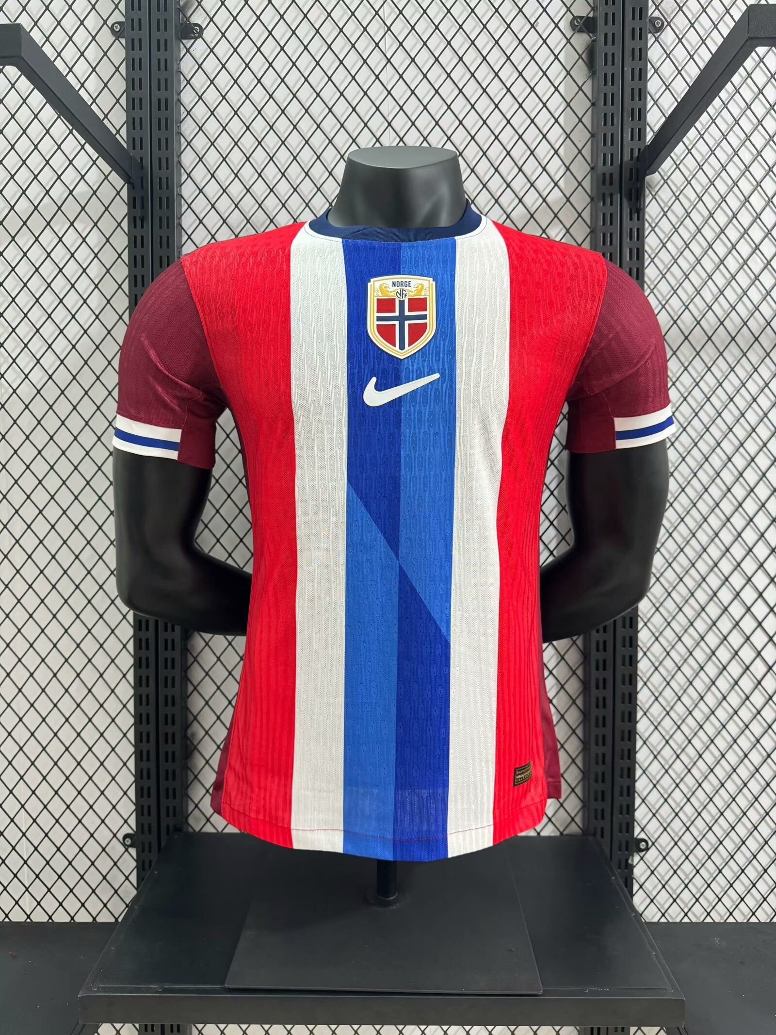 Norwegen 2024 Heimtrikot PLAYER EDITION Retrotrikots de norwegen-2024-heimtrikot-player-edition-retrotrikots-de